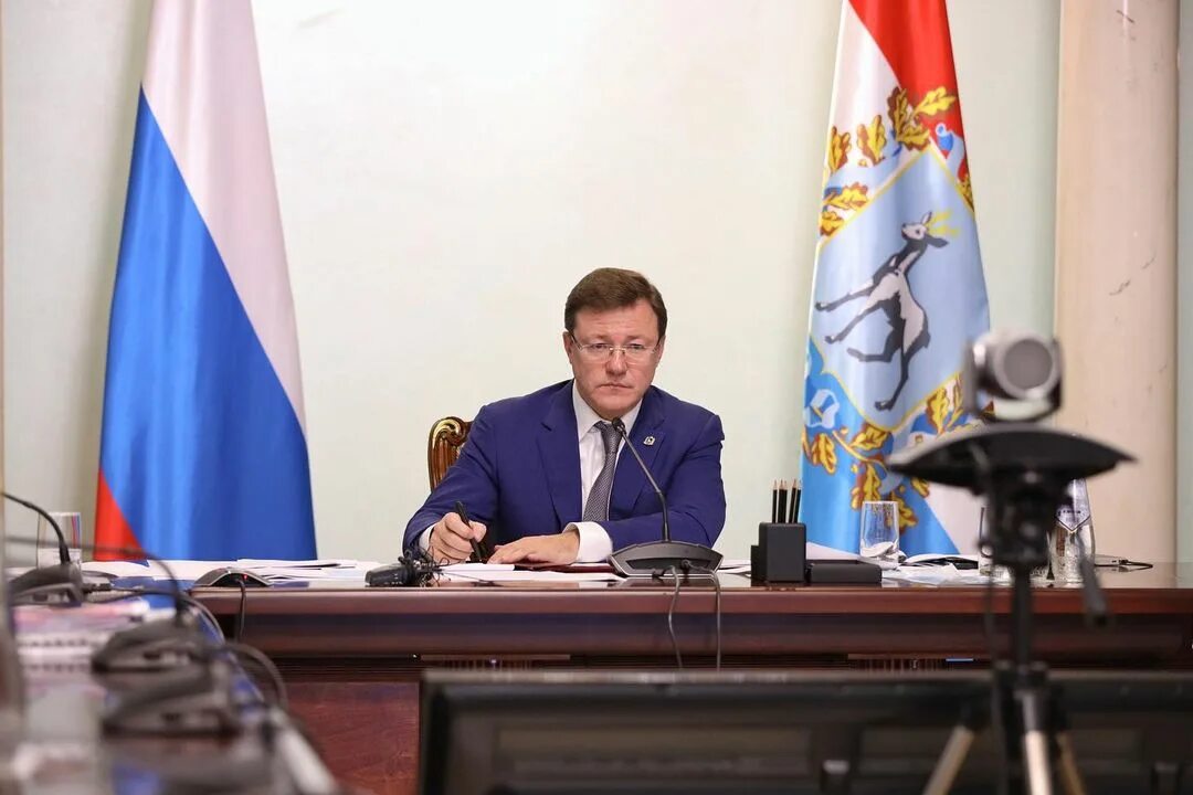Почему азаров ушел в отставку в самаре