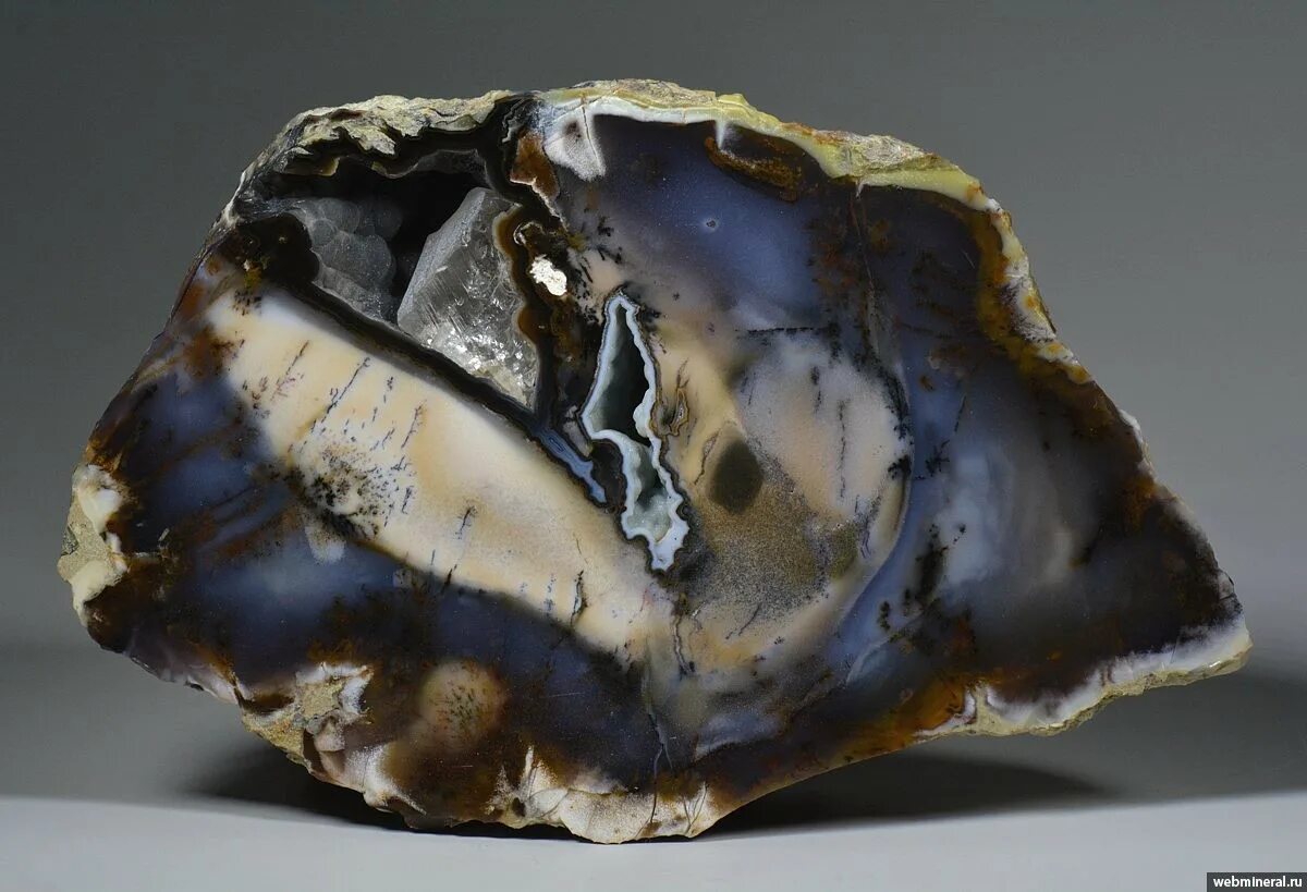 Иджеванский агат. Агат старая ситня. Моховые агаты. Агат камень картинки. Агаты в природе.