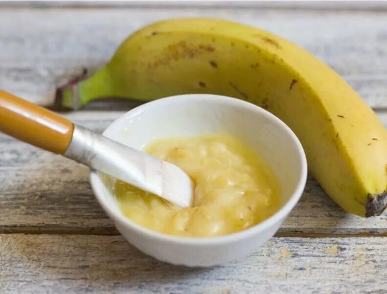 домашняя макатдля лица. маска для лица из банана и сливок. маска для волос из банана и яйца. маска из банана и крахмала. маска для лица.