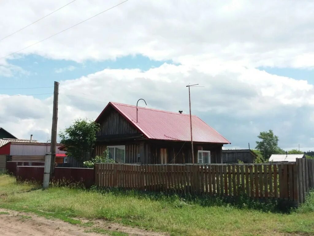 Коминтерн алтайский край волчихинский район улица гагарина. Волчиха домики. Магазины в волчихе алтайского края. Волчиха домики. Алтайский край волчихинский район село коминтерн.