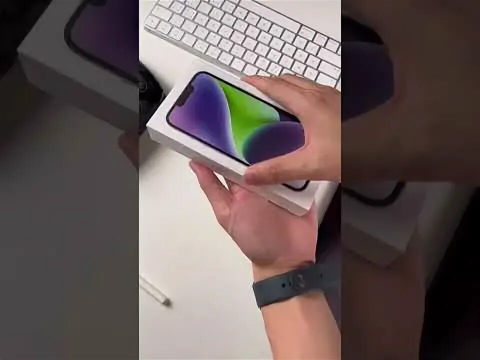 Распаковка iphone 14. Айфон 14 распаковка. айфон 13 фиолетовый. розыгрыш айфона 14. обои айфон 14 ios 16.