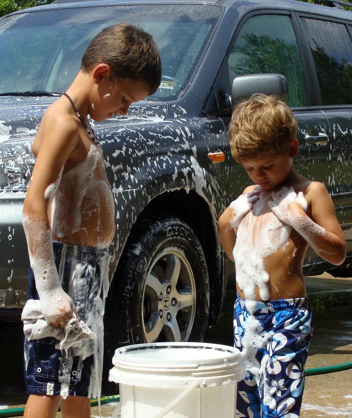 Boy car Wash. Boys washing car. Family car Wash. Kilian boy washing car. Boys washing