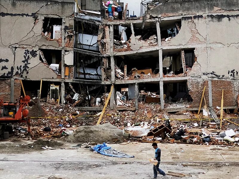 Землетрясение в Мексике, 2017 год. Город после землетрясения. Землетрясения повреждённого здания магазина.