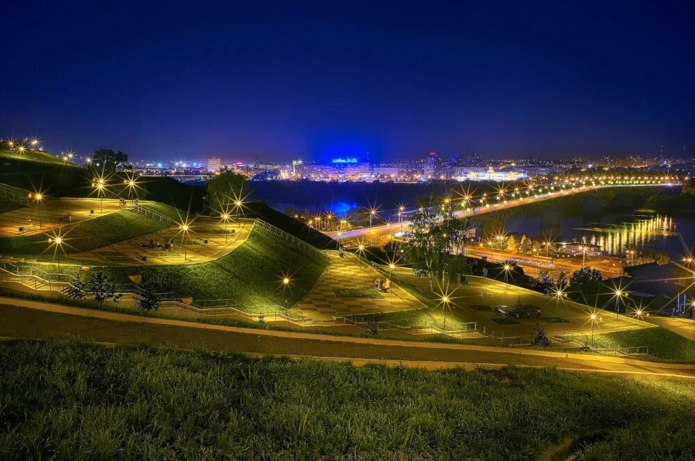 Парк на набережной федоровского нижний новгород. Нижний новгород достопримечательности. Нижний новгород закат чкаловская лестница. Нижний новгород достопримечательности. Нижний новгород облик города.