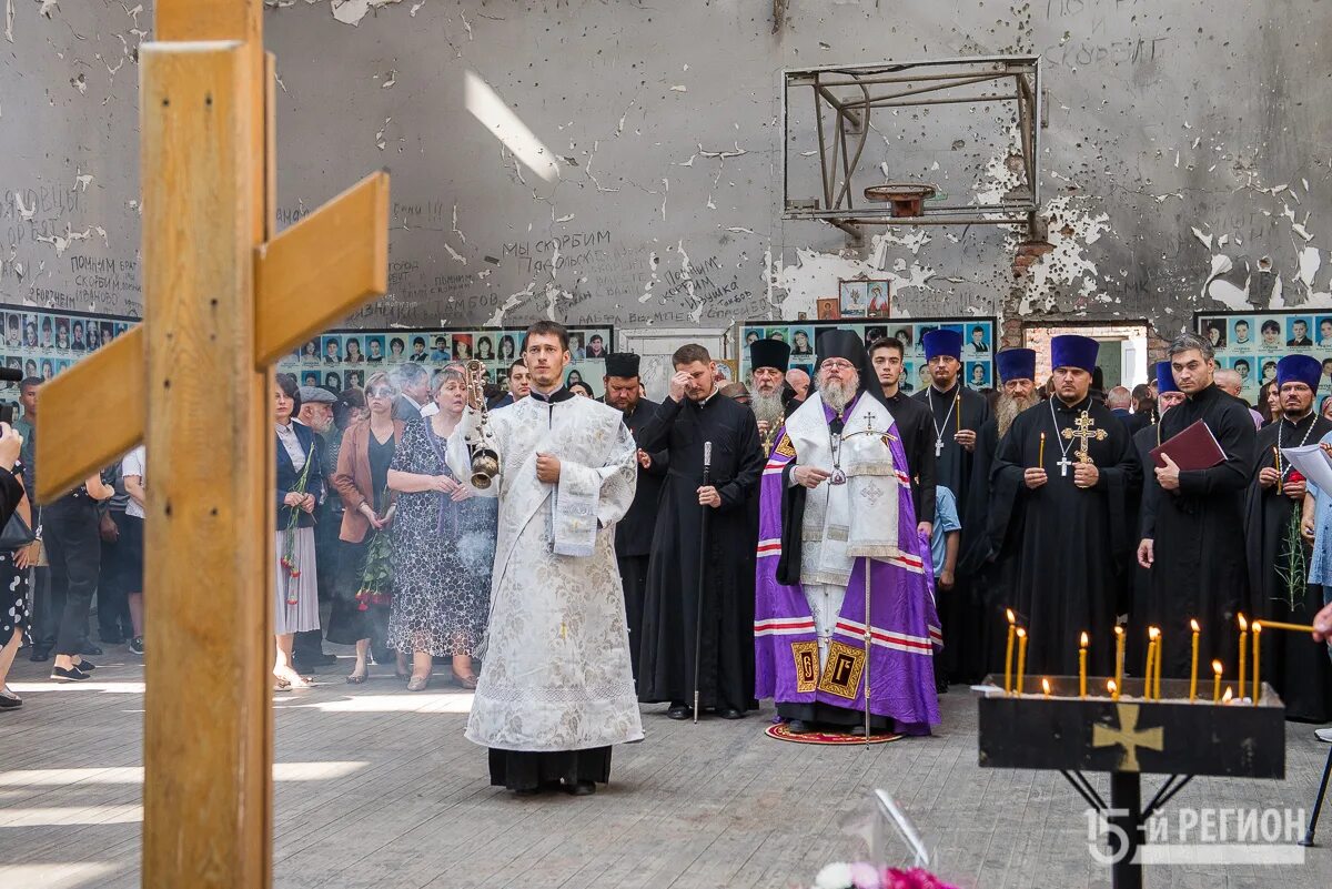 Беслан 3 сентября сколько погибло. Северная Осетия Беслан терроризм. Теракт в Осетии 1 сентября. 1 Сентября день памяти жертв теракта в Беслане. Теракт в школе в городе Беслан.