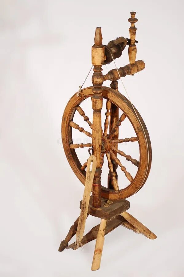 Самопрялка деревянная с колесом. Прялка деревянная. Ручная колесная прялка. Прядильный станок с колесом.