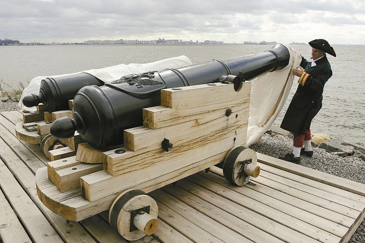 Лафет картинка. Лафет пушки 17 века. 36 Фунтовая Корабельная пушка. 24 Фунтовая Корабельная пушка. Лафет корабельной пушки 18 века.