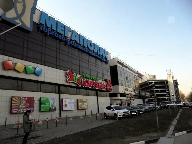 Снять помещение свободного назначения рядом с метро и с отдельным входом на улиц