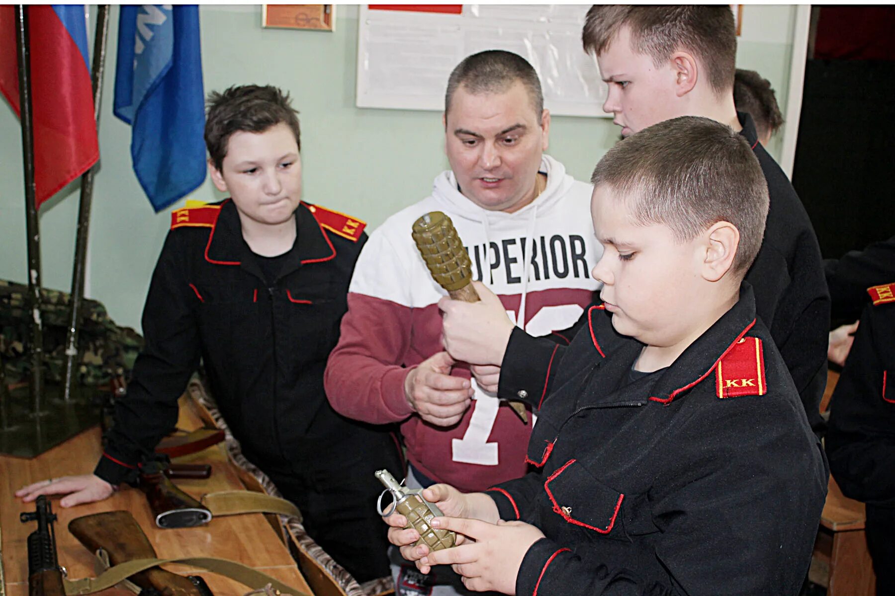 Демонстрационный экзамен кадетский класс 8 класс. Кадеты на стрельбище. Омон 9 мая. Кадеты сдавали экзамен по стрельбе каждый стрелял. Кадеты сдавали экзамен по стрельбе каждый стрелял.