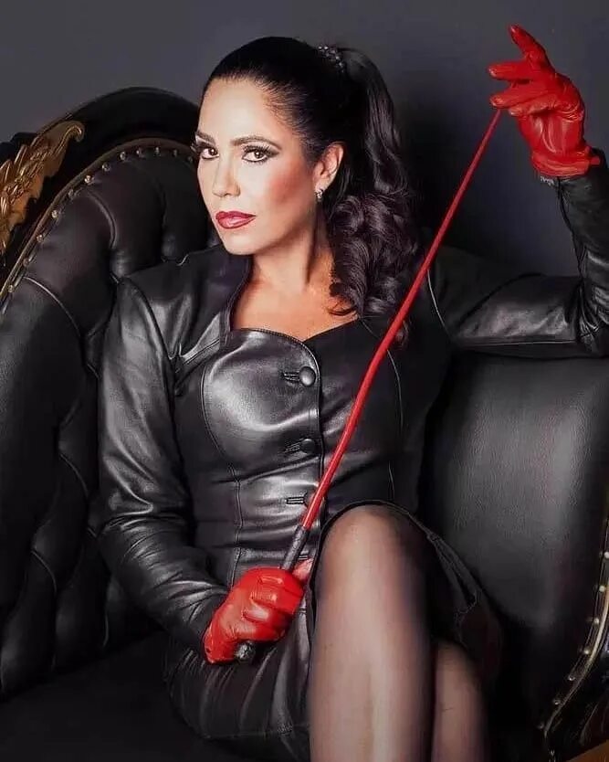 Майя василевская доминатрикс. Доминатрикс катрина. Мистресс родригес. R100 домины. Доминатрикс лиза.