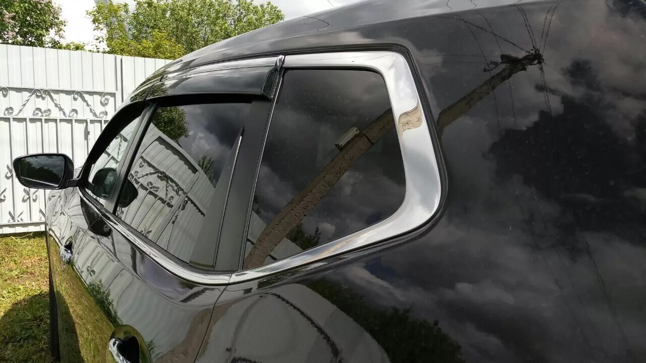 Дефлекторы окон x trail t32 оригинал. Дефлекторы на окна x-trail t32. Ветровики ниссан х трейл т31. Задний ветровик х трейл. Дефлекторы окон nissan x-trail t32.