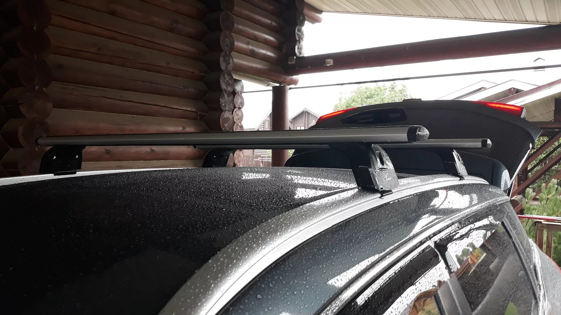 Geely thule. Багажник на крышу geely atlas. джили атлас с багажником на крыше. багажник на крышу geely coolray. джили атлас багажник.