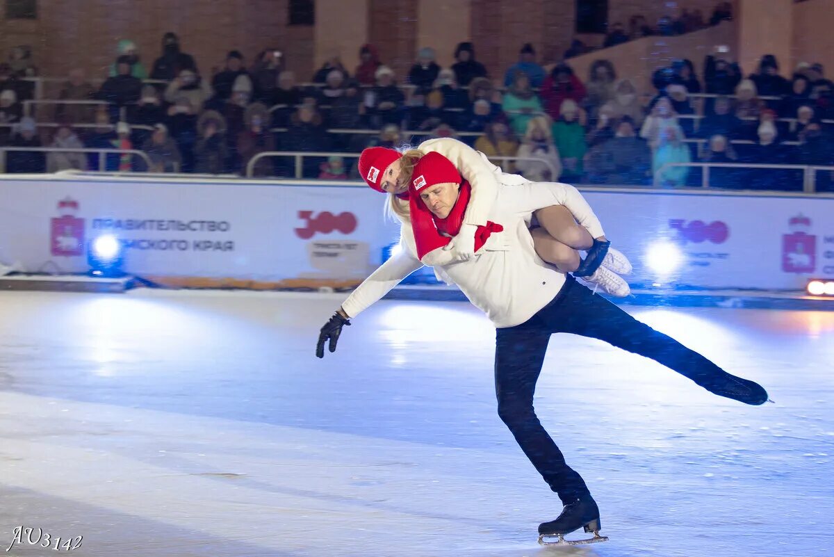 Шоу ильи авербуха в омске 2022. Ледовое шоу пермь 2024. Алексей ягудин в ледовом шоу. Шоу на льду авербух. Ледовое шоу пермь 2024.