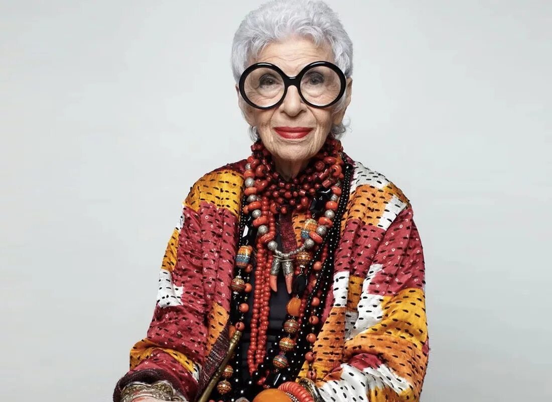 Iris apfel. Айрис Апфель. Айрис Апфель стиль. Айрис Апфель 100 лет. Айрис Апфель в молодости фото.