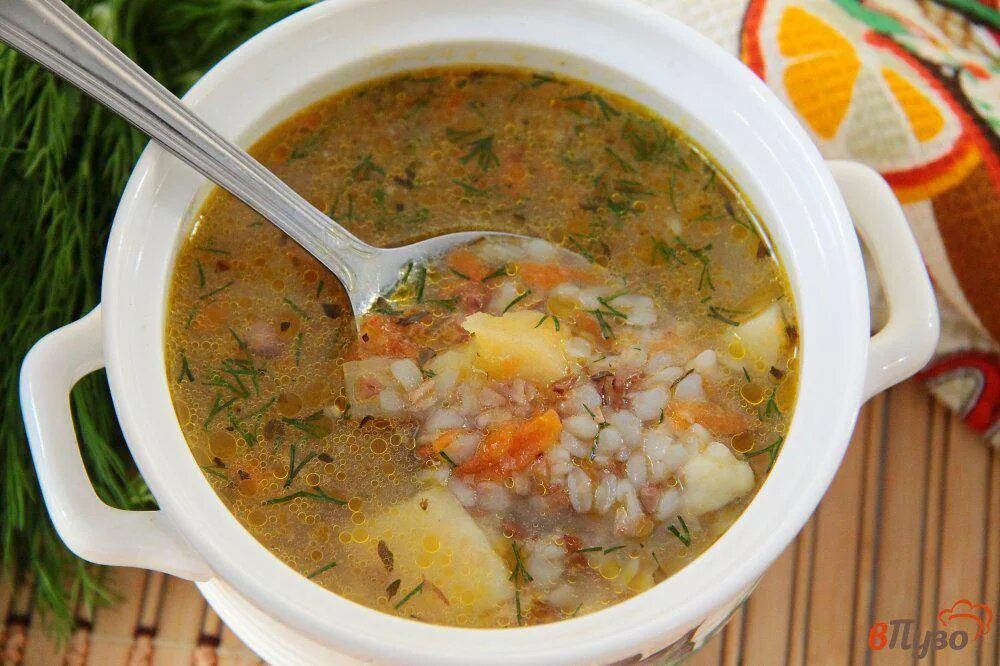 Первые блюда на каждый рецепты простые. Гречневый суп. Гречневый суп с курицей. Суп картофельный с гречневой крупой. Гречневый суп с мясом.