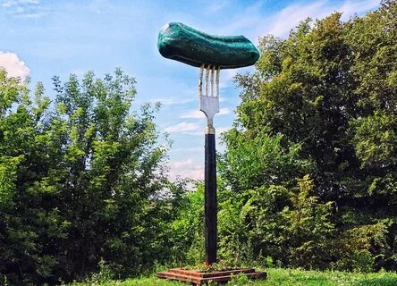 Памятник огурцов
