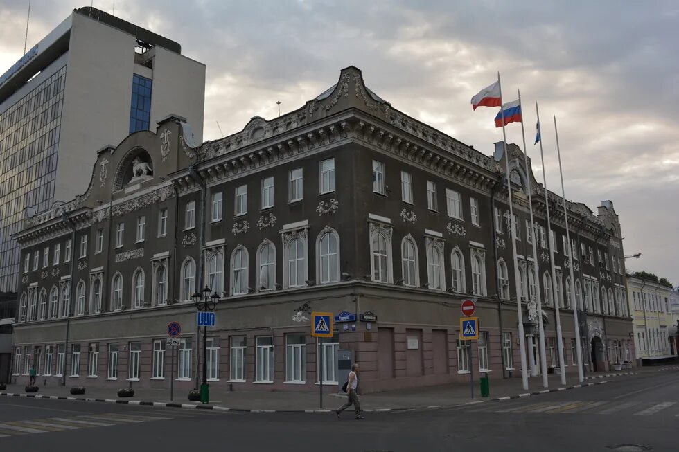 Мэрия сообщает. Здание мэрии новосибирска. мэрия саратова. здание горсовета саратов. калининград здание администрации города.