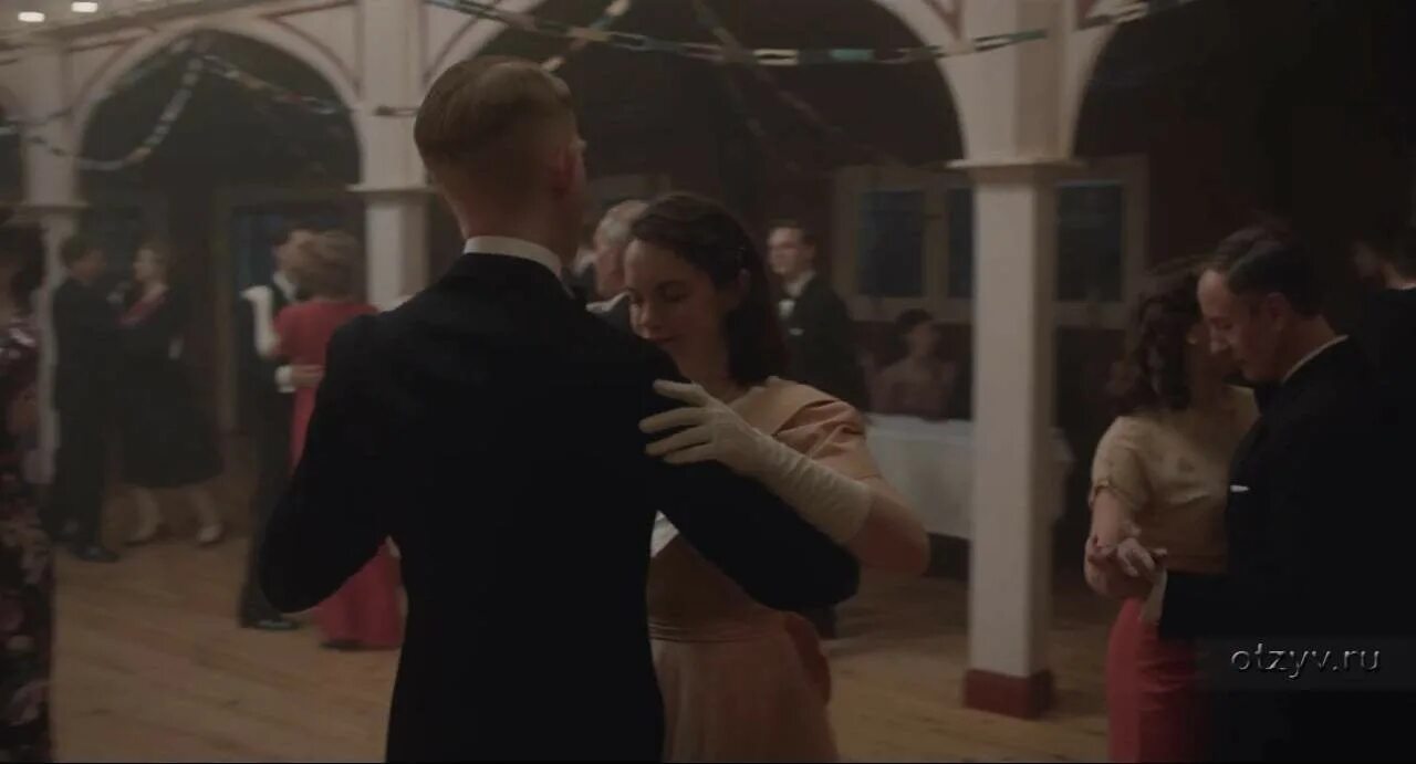 Шарлотта рэмплинг в фильме незнакомец. Маленький незнакомец фильм каролина. Больше чем незнакомцы манхва. Маленький незнакомец (2018). Маленький незнакомец фильм 2018 отзывы.