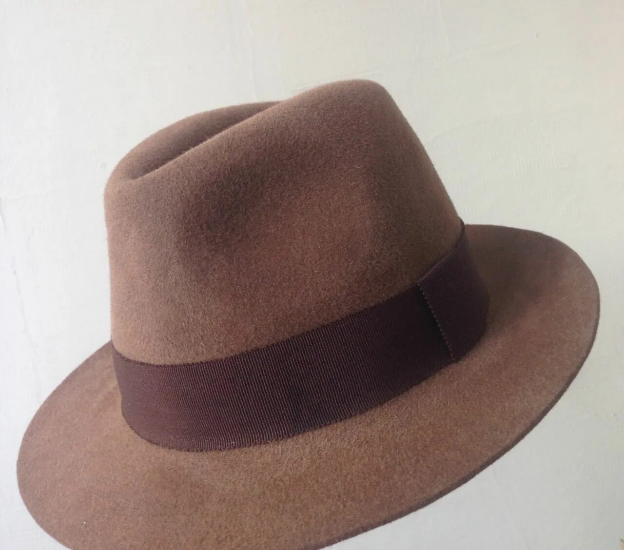 Мужская шляпа Криспи. Eureka шляпа мужская. Фетровая шляпа Федора Бове. Мужчина в шляпе. Шляпа купить авито
