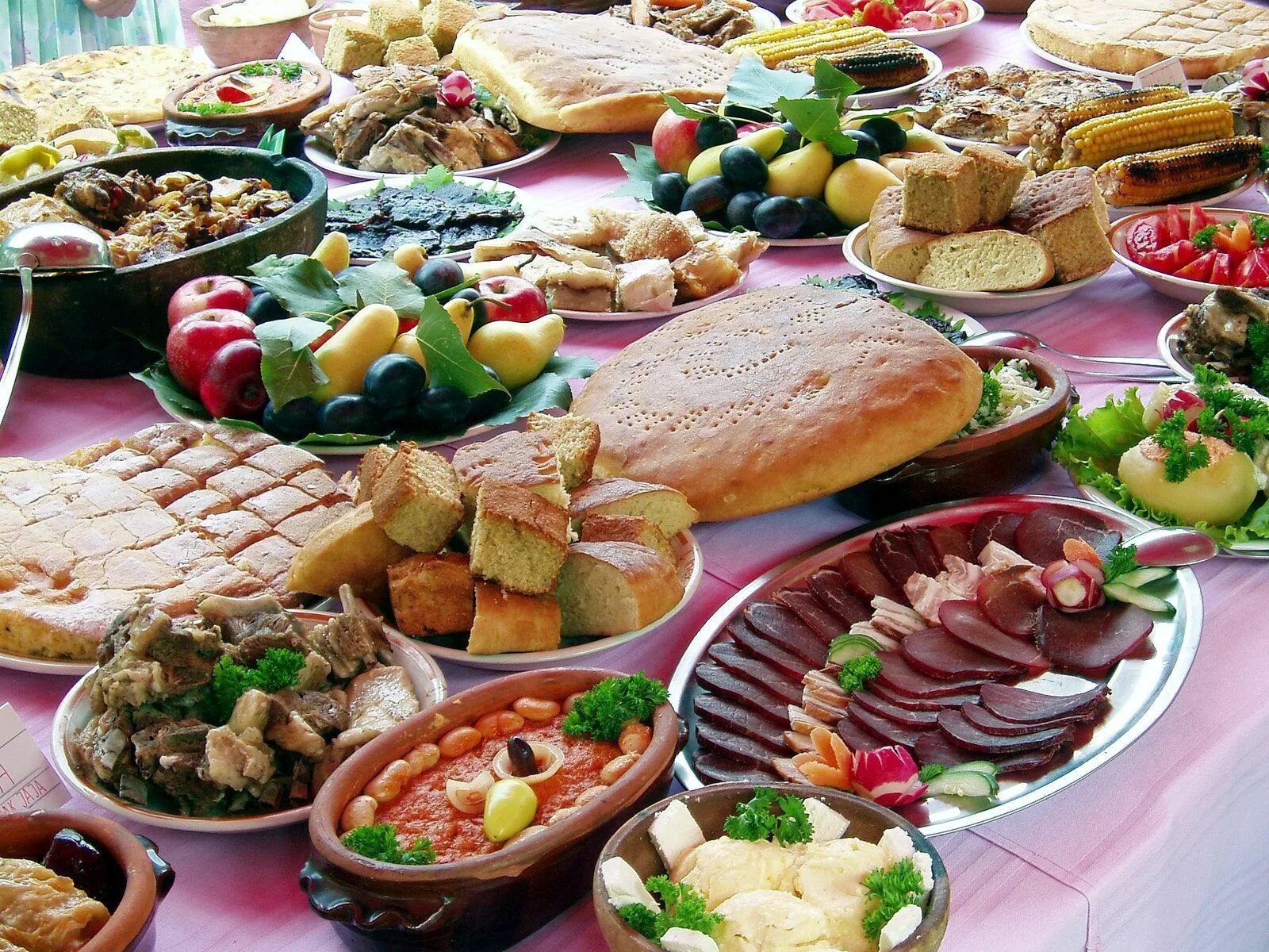 Еда в белграде. Сербская кухня. сербская национальная кухня. сербская традиционная кухня. белград еда.