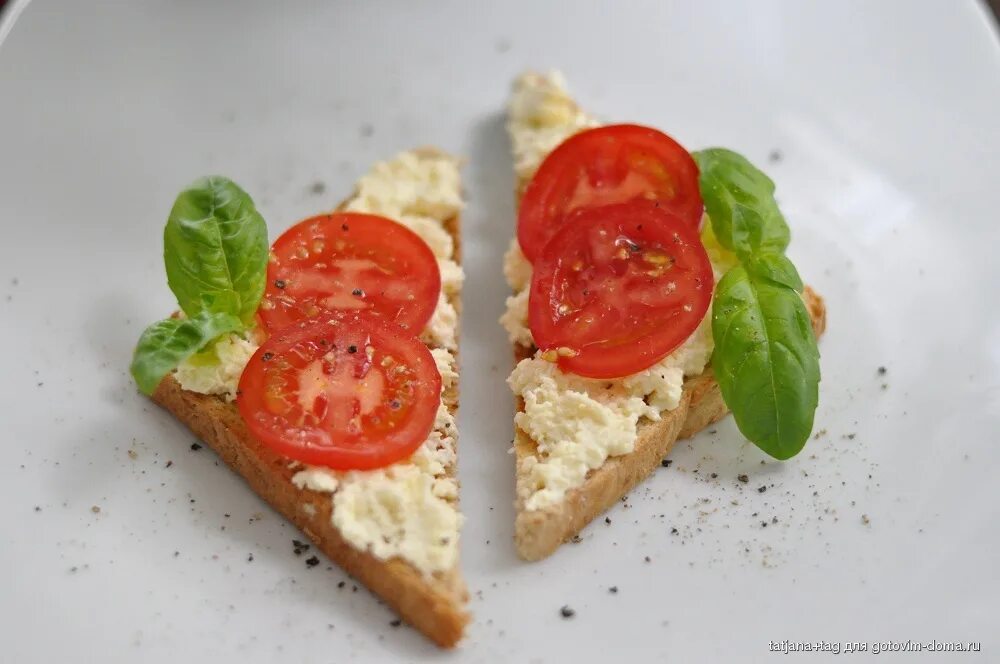 Сэндвич с сыром и помидорами