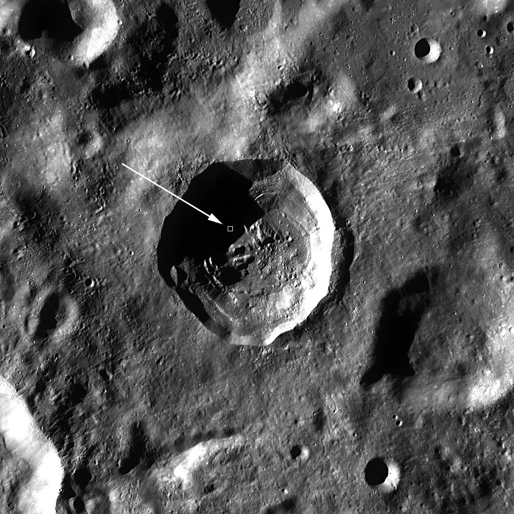 Обратная сторона луны есть. Зонд Lunar reconnaissance Orbiter. Кратер Циолковского. Кратер Гаусса на Луне. Гальвани (лунный кратер).