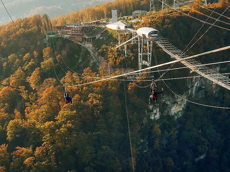 Скайпарк Сочи зиплайн. Экстрим парк Сочи Skypark. Подвесной мост Сочи Скайпарк. Экстремальное сочи