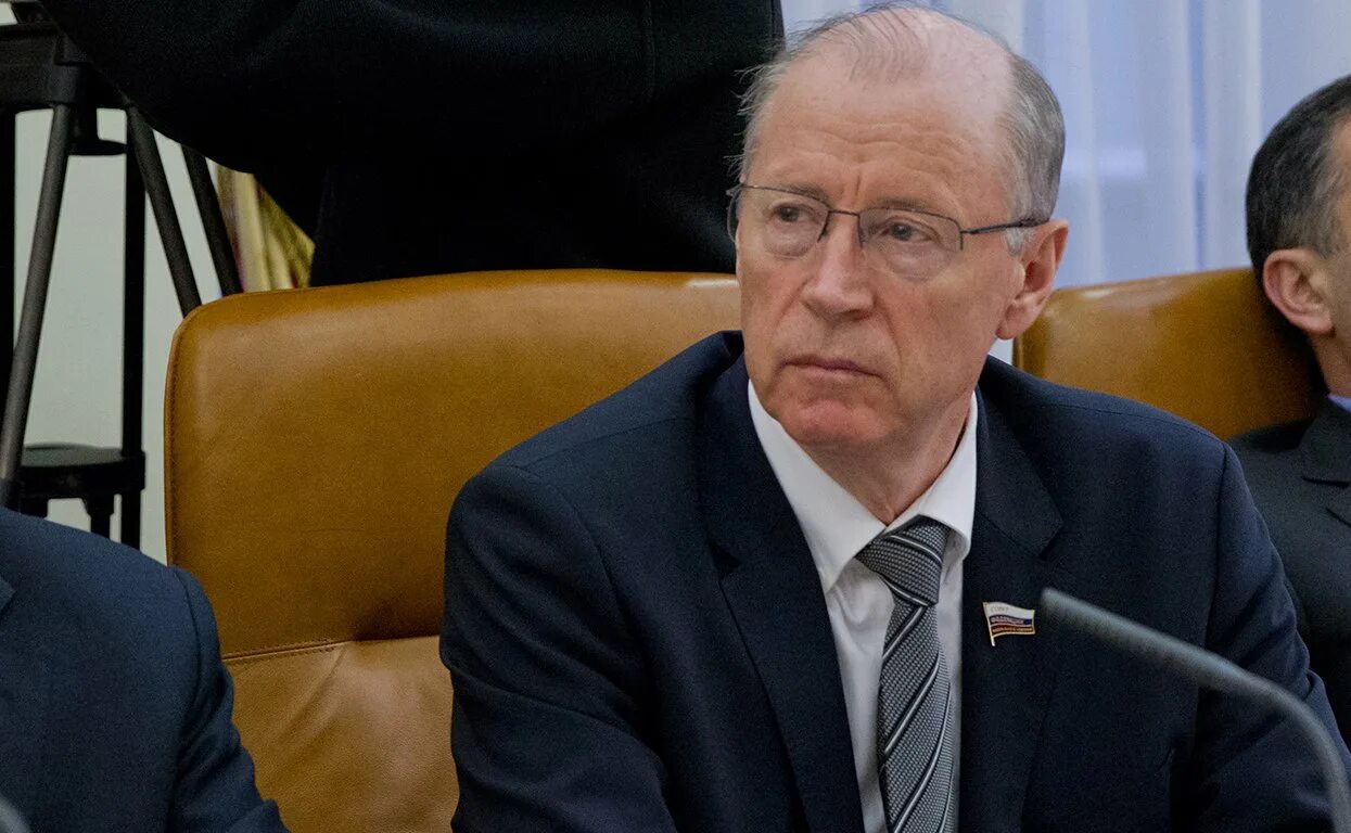 Савельев николай арктика. Н сенатора. Н сенатора. Сенатор журавлев николай андреевич. Мухарбий ульбашев жена лейла.