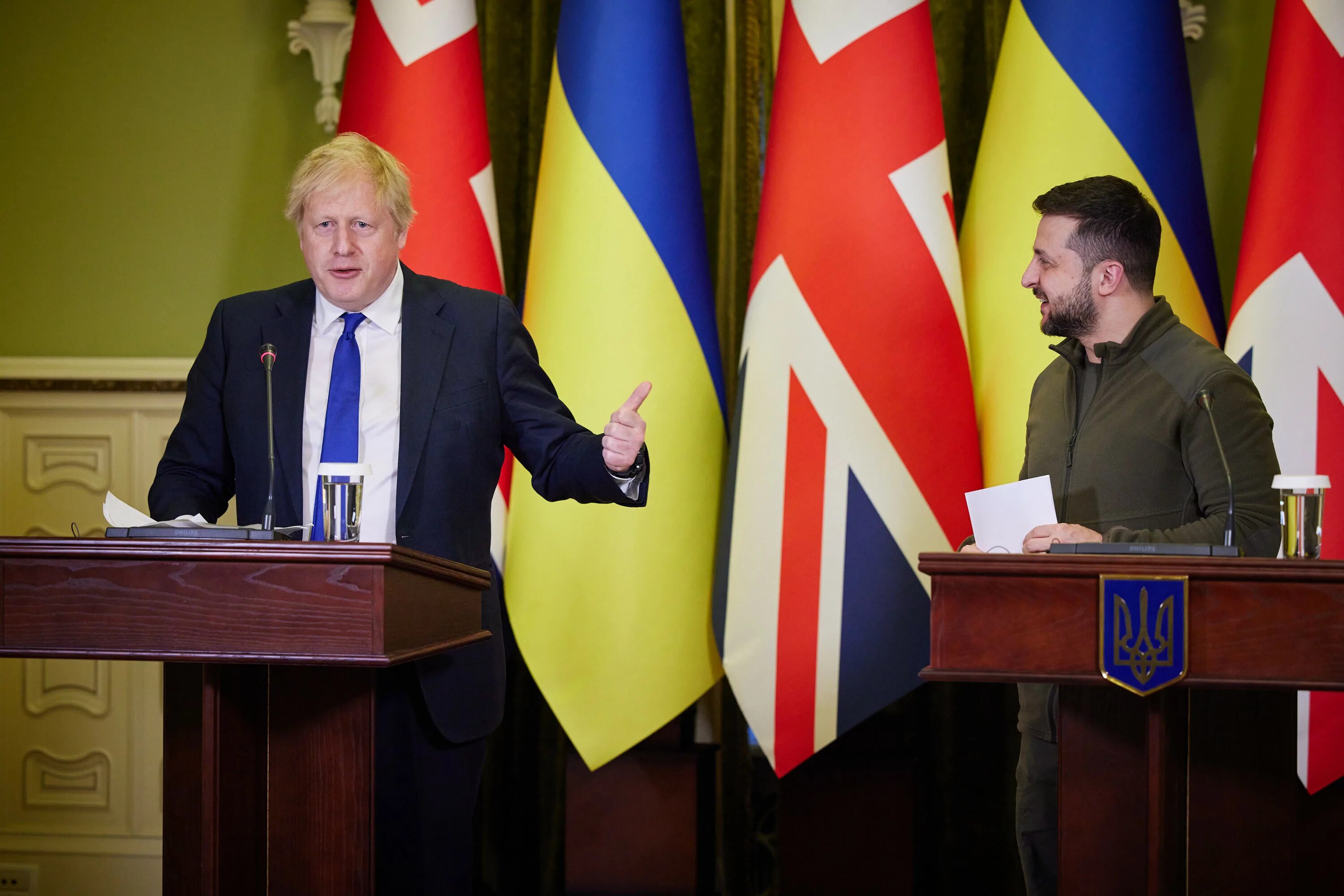 Зеленскому и Джонсону. Великобритания Украина. Британия выделит Украине. Джонсон переговоры