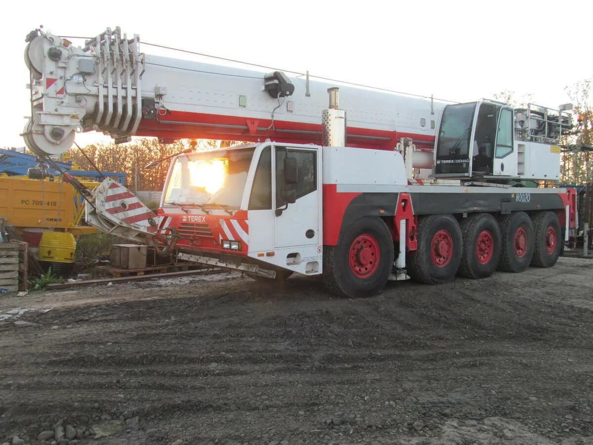 Аренда тн. Автокран Terex Demag 120 АС. Автокран Терекс 100 тонн. Кран Терекс 25 тонн. Terex 80 тонн автокран.