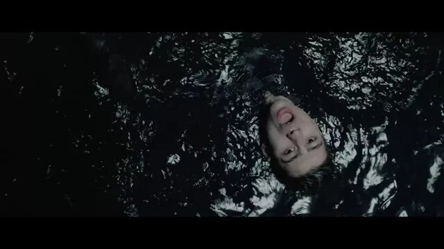 Импровизация матранг. Маньяк с бензопилой в минске. Девушка из медузы клип. Матранг видео в лесу избиение. Школьники толпой за айфон.