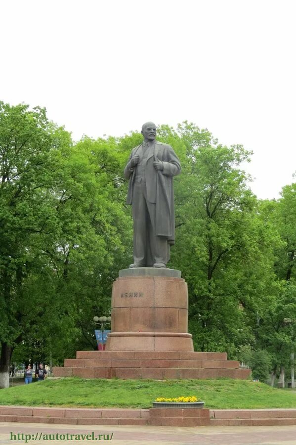 Площадь ленина майкоп. Памятник ленину майкоп. Майкоп адыгея памятник ленину. Витебск площадь ленина. Майкоп центральная площадь.