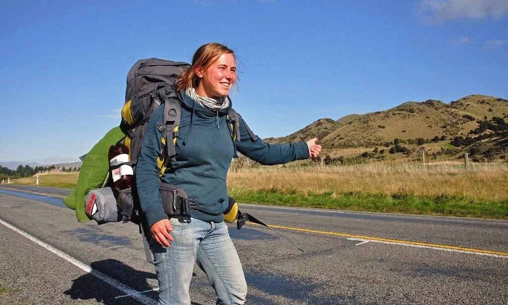 Путешествие автостоп. Автостопом это. Попутчики на дороге. Путешествие автостоп. Дорога автостоп.