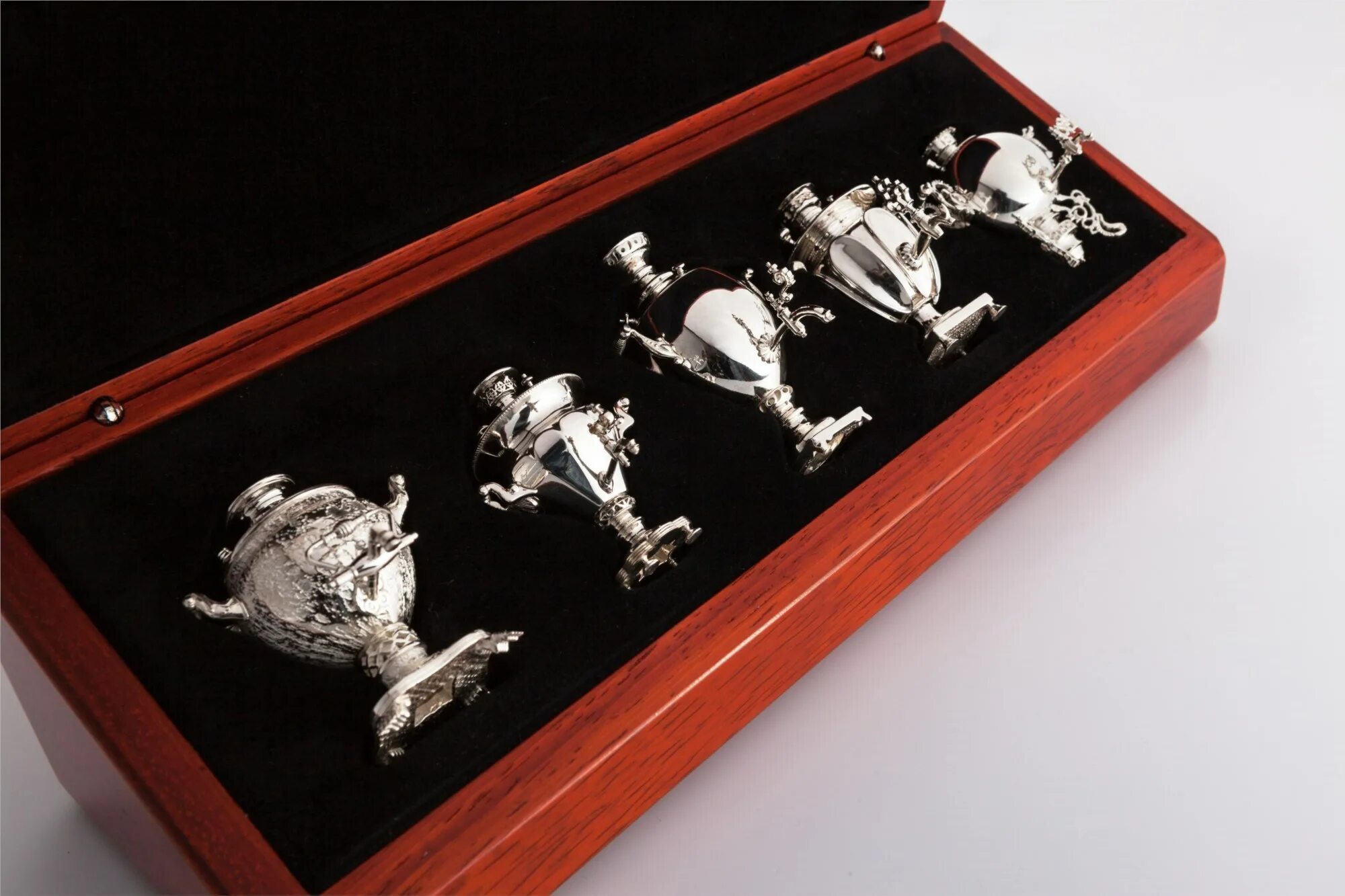 Сувенирная коллекция. Сувениры серебро. Подарки из серебра. Сувенир из серебра. Серебряные подарки для мужчин.