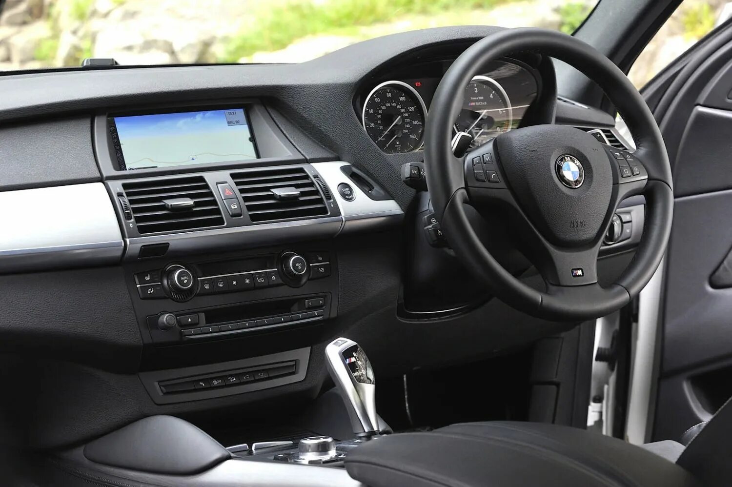 Bmw f05 bang and olufsen. Bmw x5 2014. Bmw x5m 2014. Bmw x5 e70 interior. Динамик bmw x5 f15.