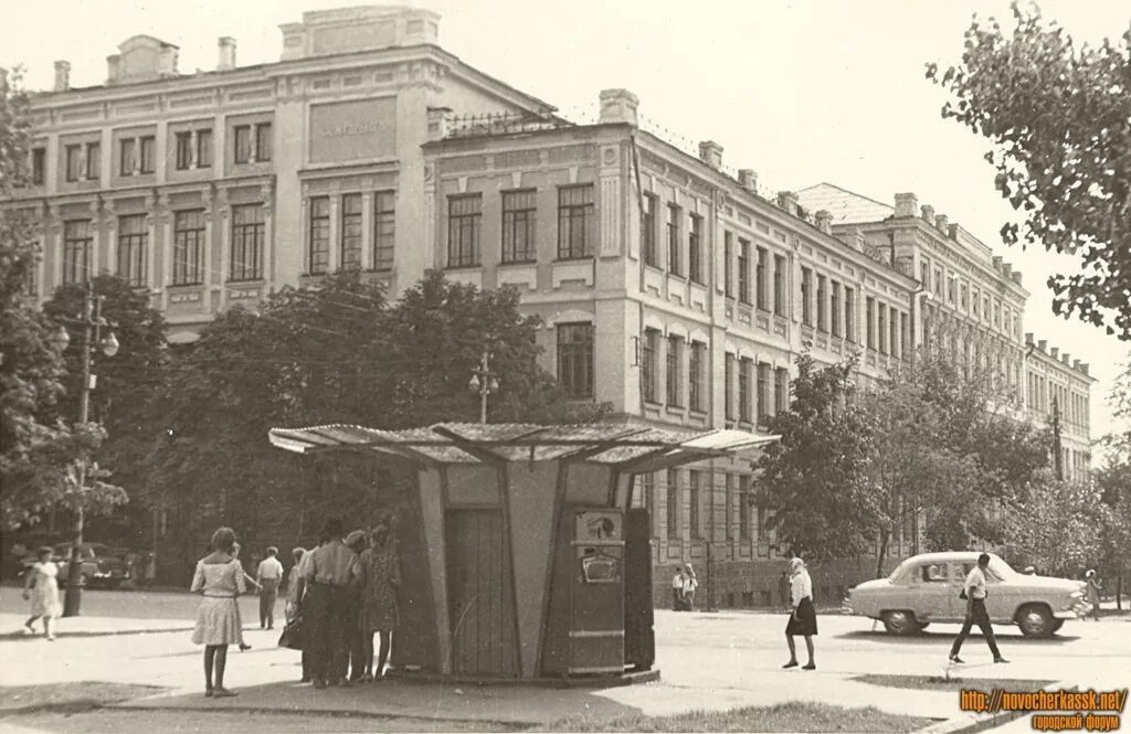 Ростов на дону 11 гимназия. Новочеркасск 1 школа здание. Новочеркасск реальное училище. Сош 1 новочеркасск. Сош 1 новочеркасск.