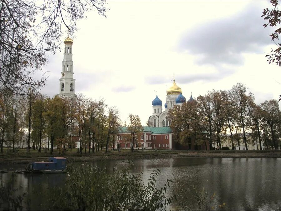 Дзержинский нет света. Дзержинский пруд сквер. дк дзержинского новокузнецк пруд. пруд дзержинский у монастыря. дзержинский фото города.