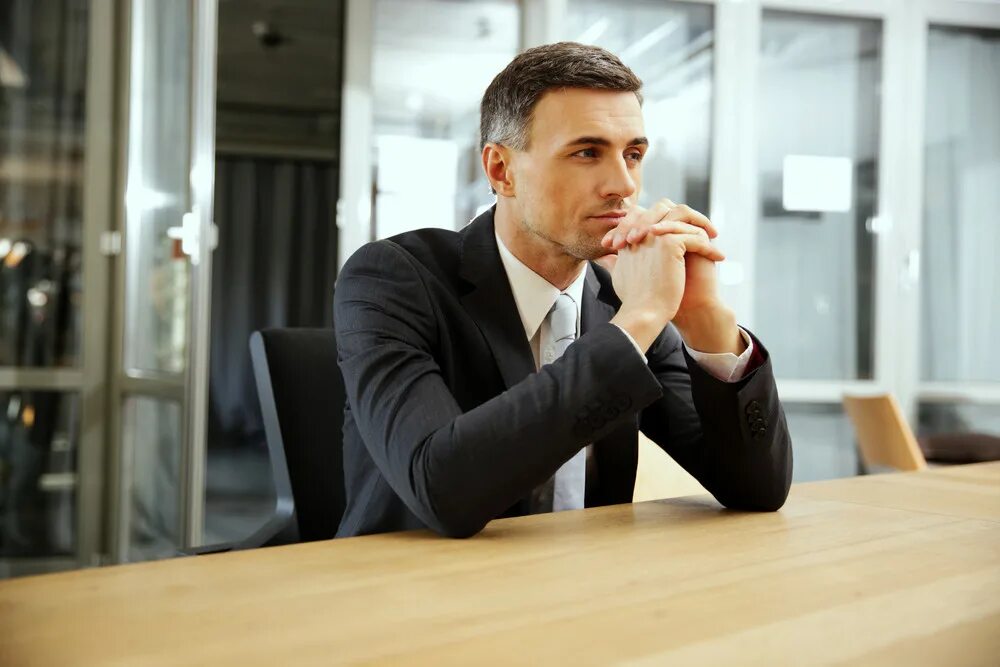 Бизнесмен минут. Мужчина в офисе. Мужчина бизнесмен. Бизнесмен минут. Бизнесмен минут.