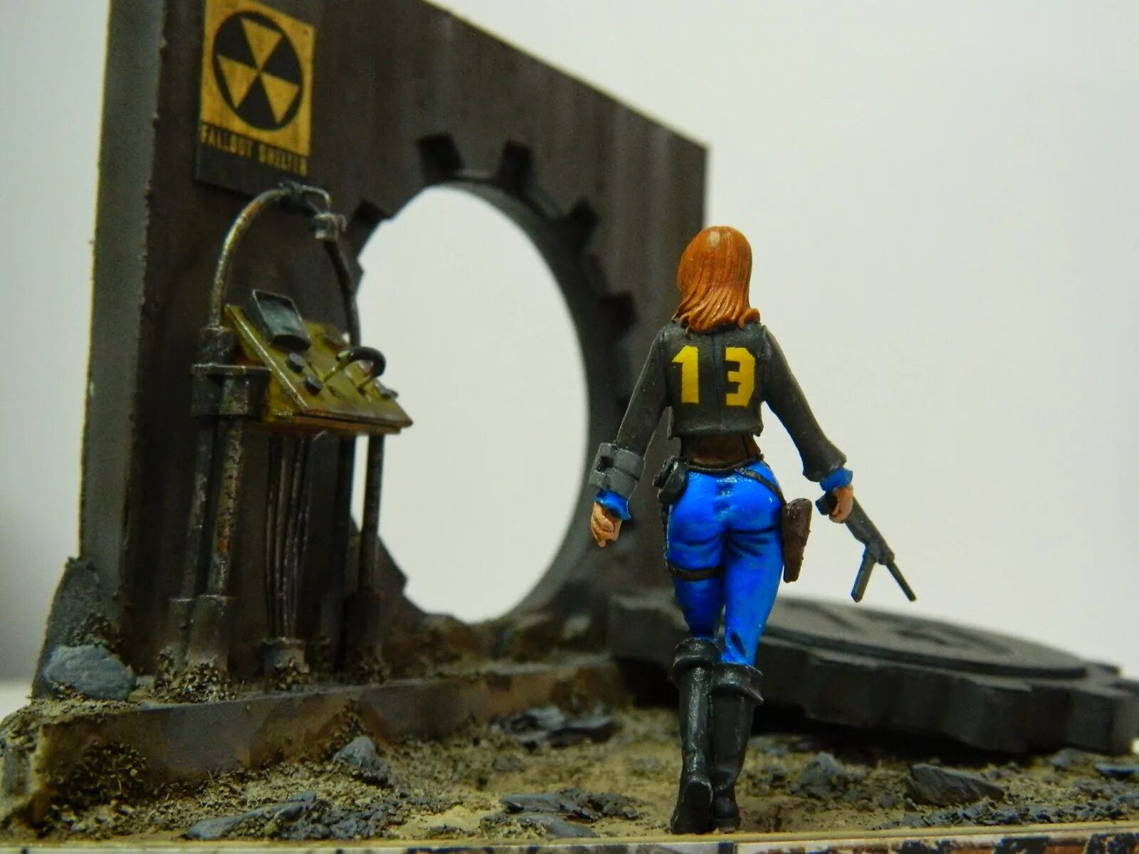 Cave dweller андроид. Фоллаут 1. Vault boy. Vault Dwellers Insight Editions. Vault model Black.