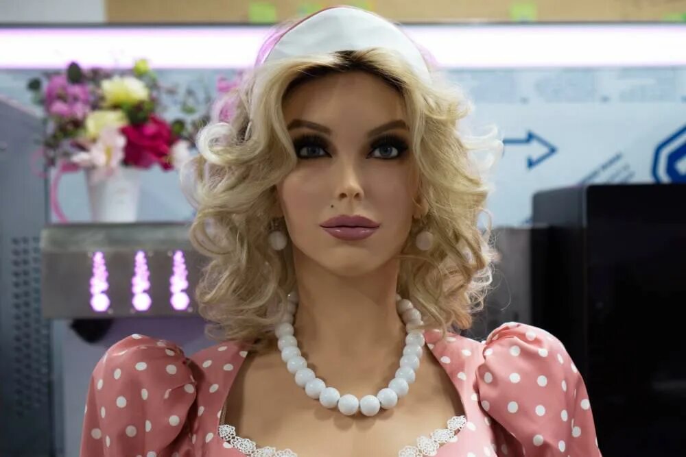 Робот буфетчица. Дуняша пермь кибер кафе. промобот дуняша. робот дуняша пермь. робот буфетчица дуняша пермь.