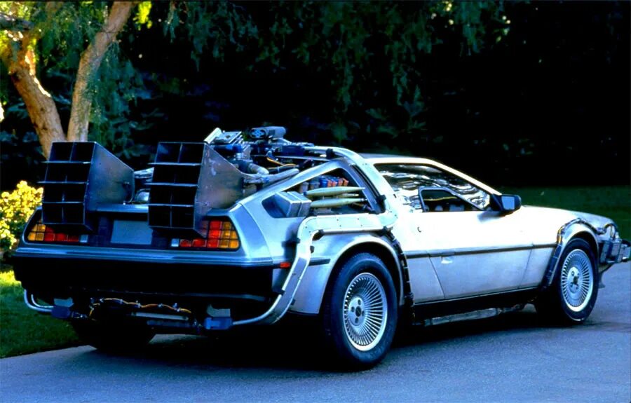 Машина времени автомобили. Делориан 10. Делориан машина времени. DELOREAN DMC-12 back to the Future. Делориан 1 18.