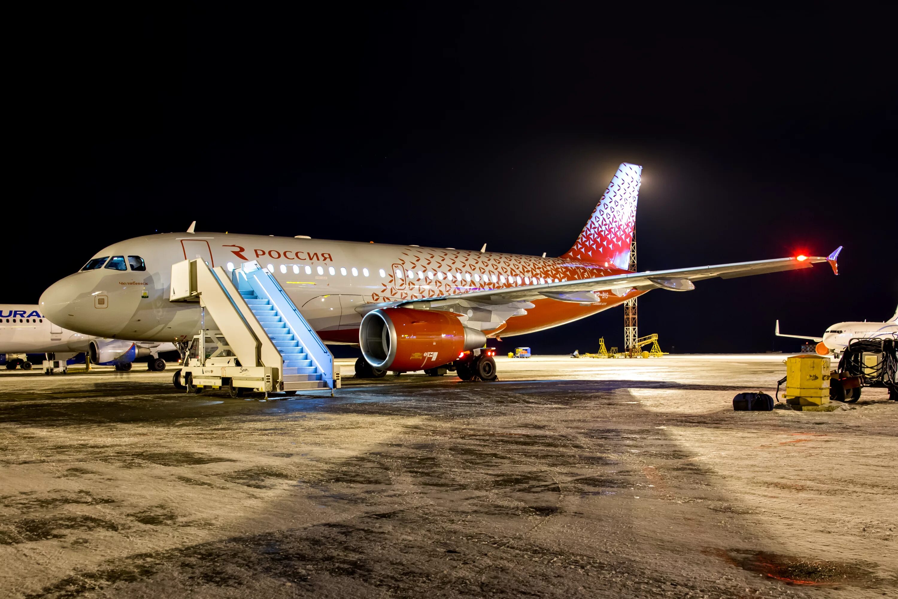 Самолет rossiya. Самолет авиакомпании россия боинг 747. Ак авиа. Airbus a319 russia из москвы в питер. Боинг 747 800 россия.