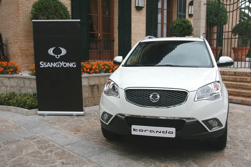 Ssangyong new actyon 2012. Саньенг Актион Нью 2.0 дизель. Акустика саньенг Актион. Саньенг Актив 16г. SSANGYONG New Actyon оклейка.