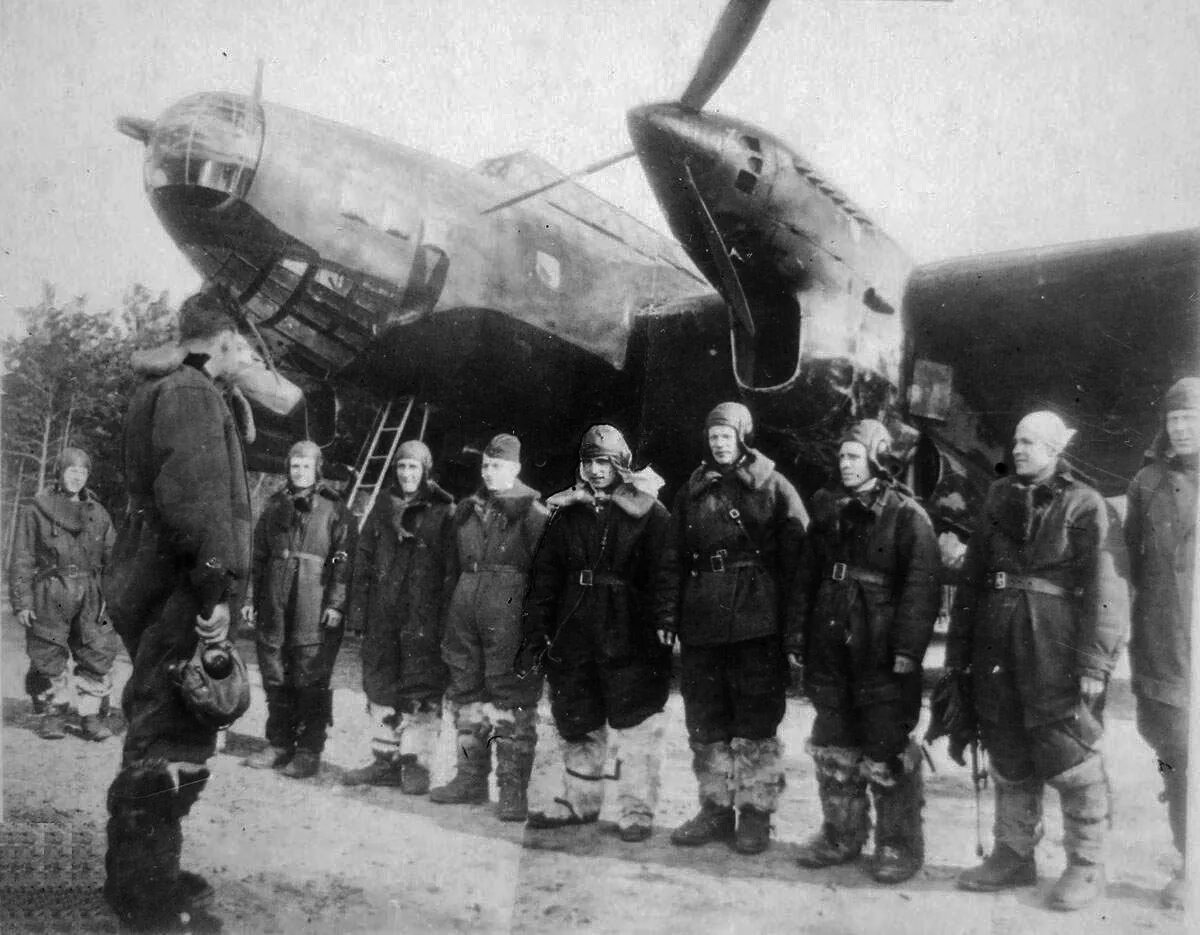 1-го минно-торпедного авиационного полка ввс кбф. тяжелый экипаж. квс пилот. тяжелый экипаж. гагиев александр максимович.