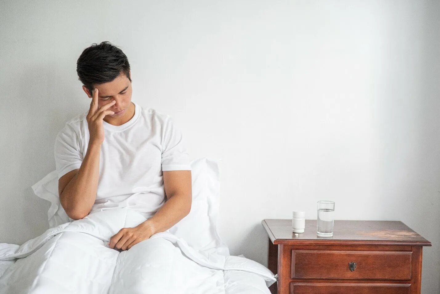 Чел болеет. Больной человек. sick man.