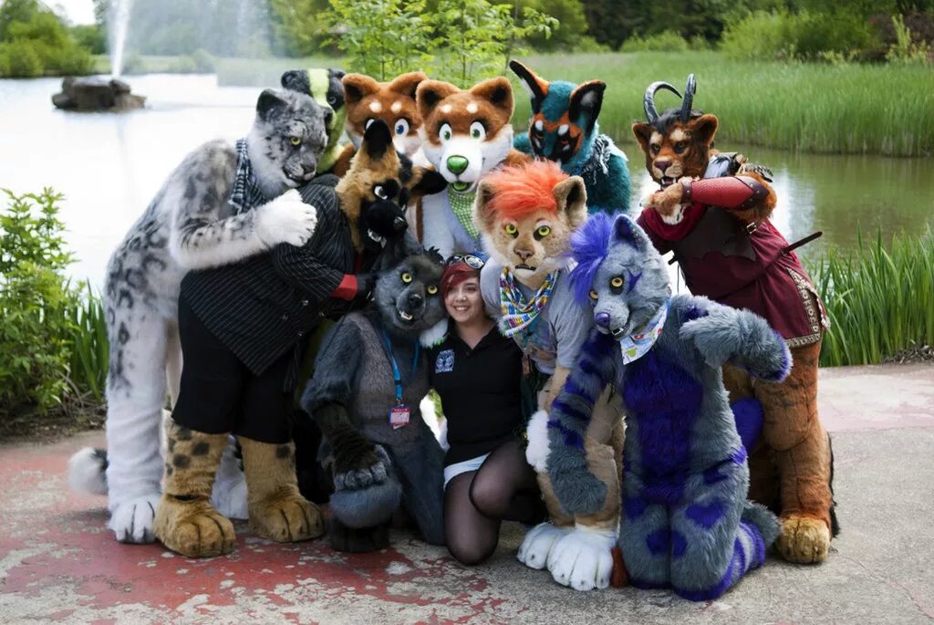 Furry real life. Furry фурсьют. Фурсьюты группа. Фурсьют субкультура.