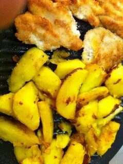 Жареная картошка с курицей и сыром