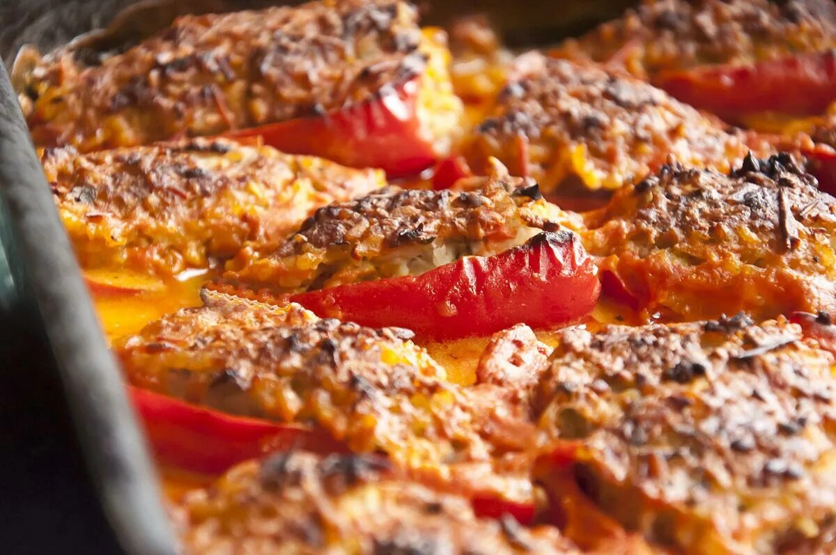 запеченные фаршированные перцы. перец фаршированный индейкой. перцы с беконом фаршированные кето. перец фаршированный индейкой. фаршированные перцы с тофу.