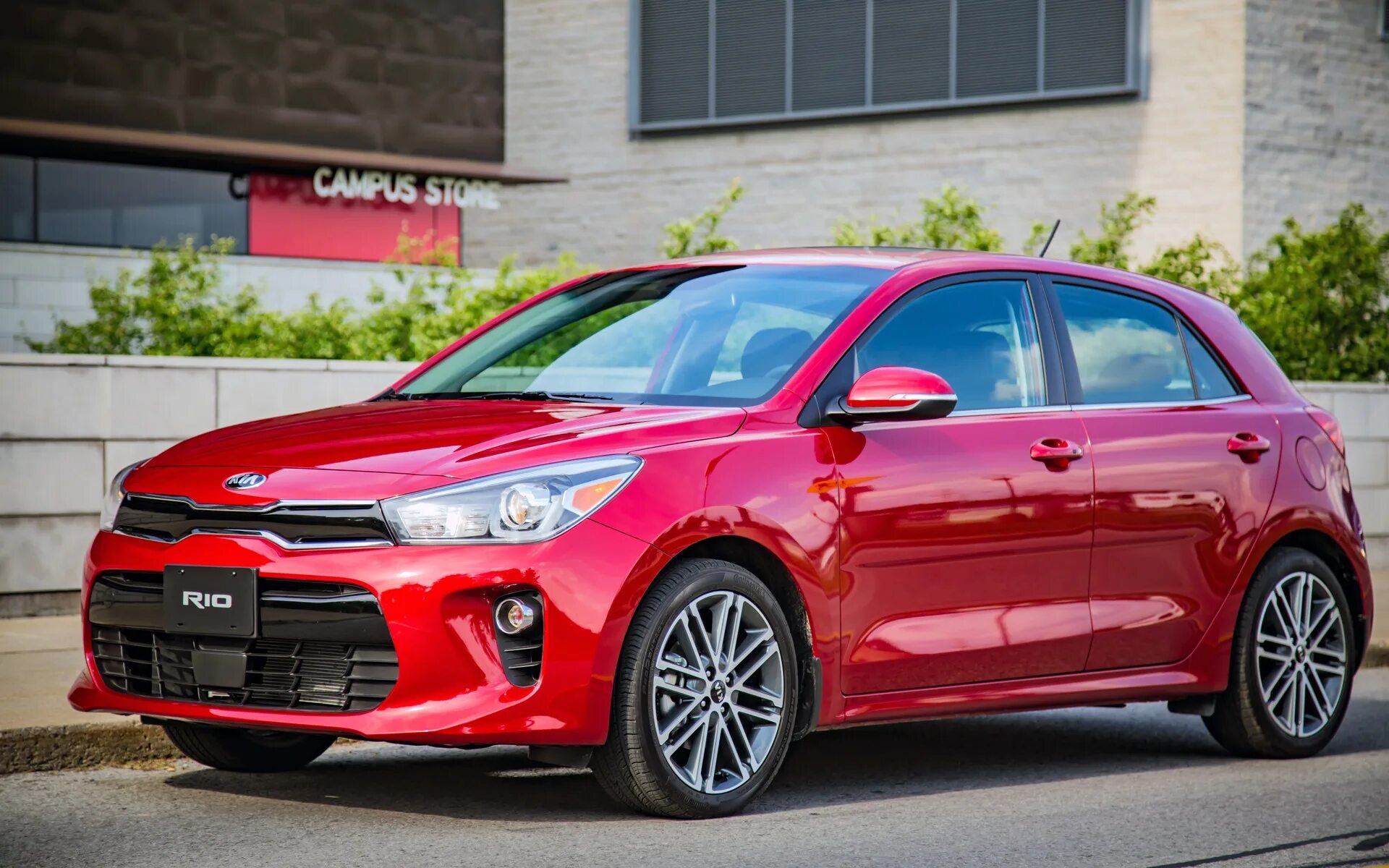 Kia Rio 4 хэтчбек 2018. Кия Рио 2021. Киа Рио красная 2021. Kia Rio 2017 красный.