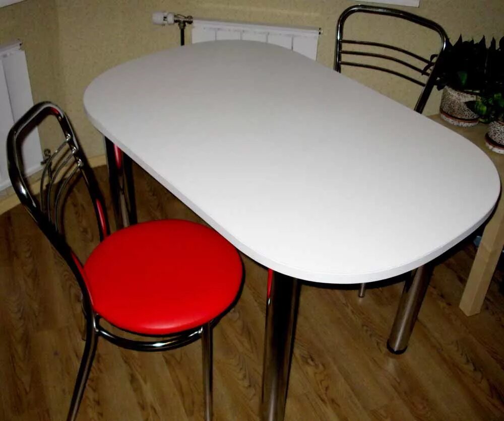Стол кухонный пластик. Стол кухонный пластиковый. Овальный стол на кухню. Стол с закругленными углами кухонный. Стол обеденный с закругленными углами.